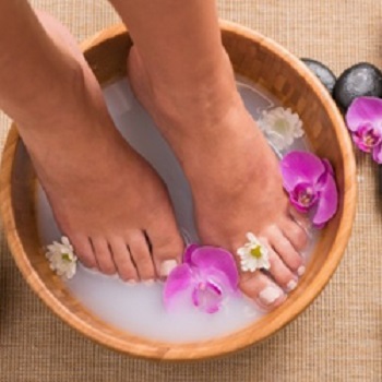 LOVELY NAILS AND SPA - Pedicure